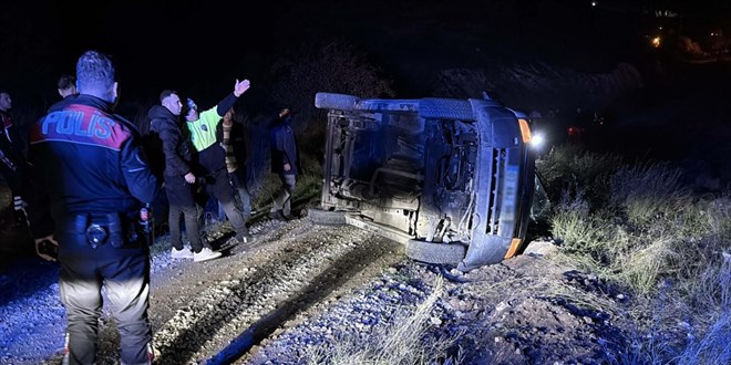 Kütahya'da polisin 'dur' ihtarına uymayan sürücü kaza yaptı
