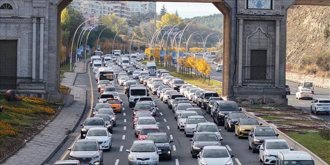 Ankara'da artan trafik sorununa araç sürücüleri tepkili