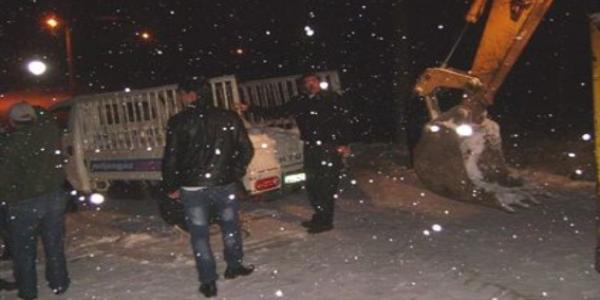 Doğanşehir'de kar kazalara neden oldu
