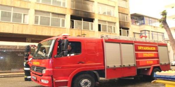 Metruk binadaki patlama korku yarattı