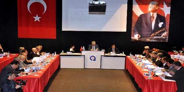 Büyükşehir meclisinde 'borçlanma' gerginliği