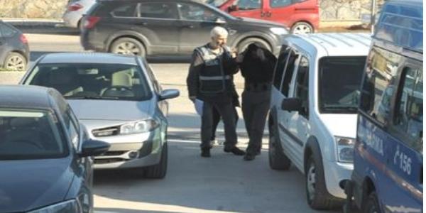 Hırsızı çocuğunun ayakkabısını tanıyınca yakaladı
