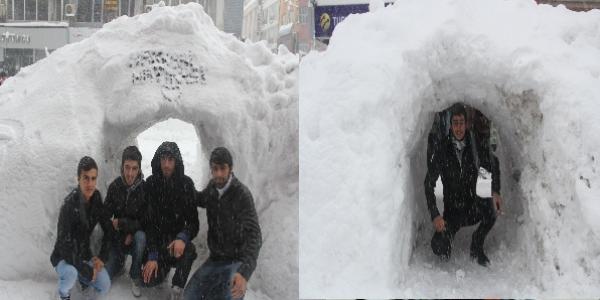 Hakkari'de kar tnelleri