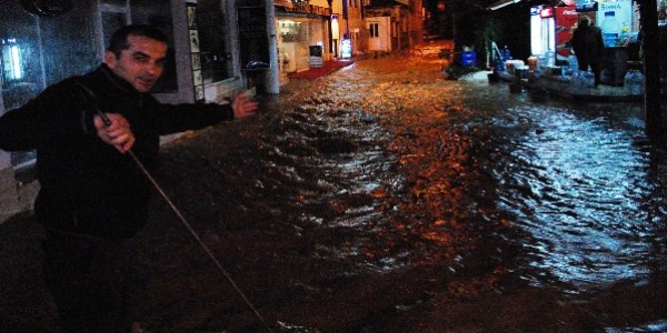 Bodrum'da sokaklar göle döndü