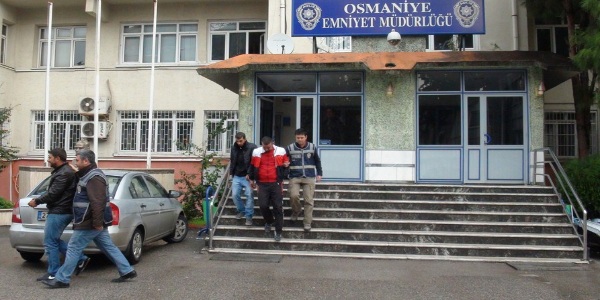Aile görünümlü uyuşturucu tacirleri yakalandı