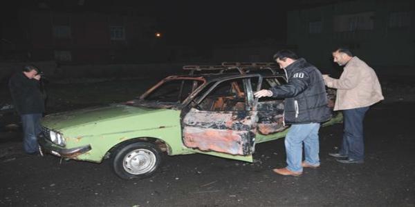 Kavga ettiği gencin babasının aracını yaktı