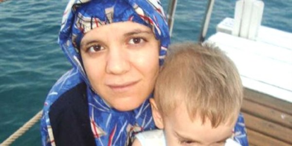 3 çocuk annesi, polis eşinin tabancasıyla intihar etti