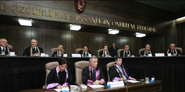 Anayasa Mahkemesi 4 dosyay karara balad