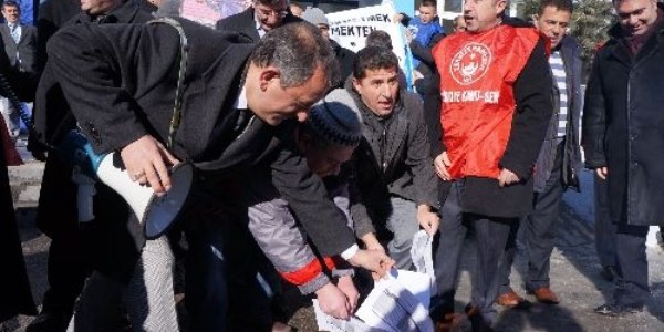 Kamu-Sen'den bordro yakma eylemi