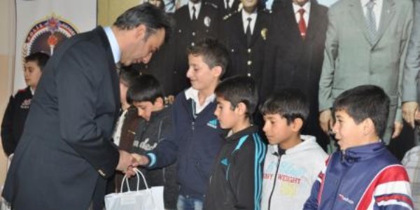 'Bir sigara söndür, bir çocuk güldür' kampanyası