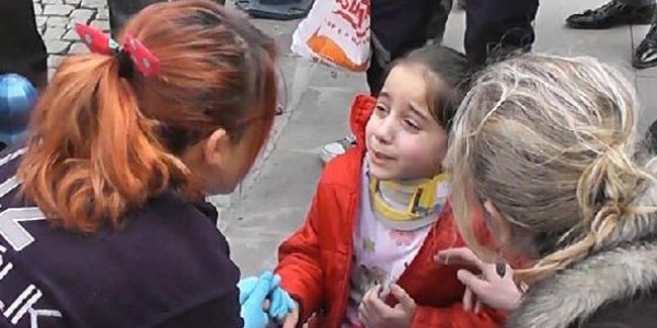 Kazada yaralandı, annesi gelmeden hastaneye gitmedi