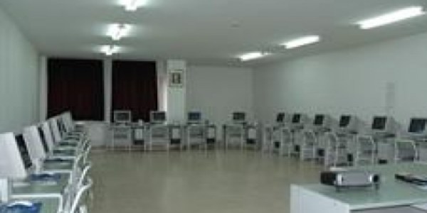 Okulun bilgisayar laboratuvarı yenilendi