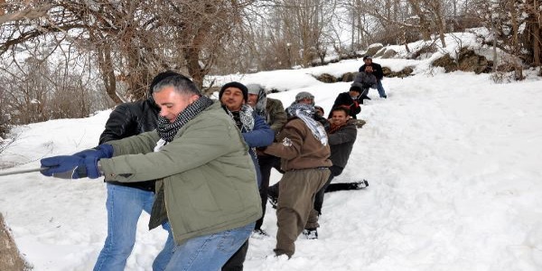 12 gündür karanlıkta olan Beytüşşebap'ta elektrik seferberliği