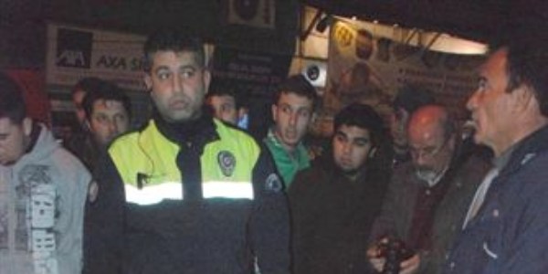 Kendi köpeğini korumak isteyen polis, silahını kullandı