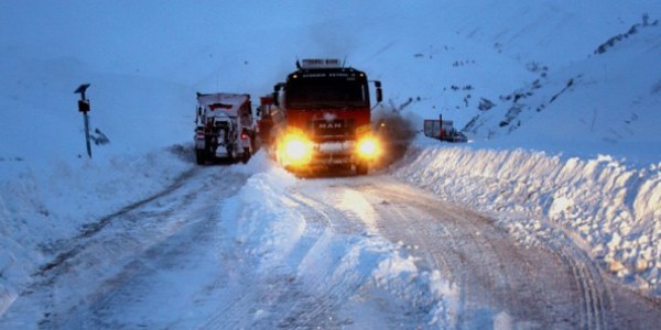 Kangal-Divriği yolu ulaşıma kapandı