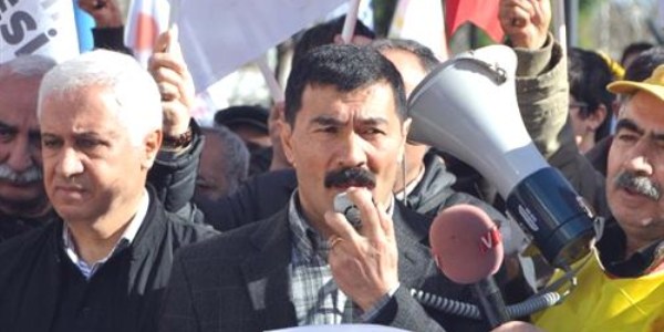 Antalya'da 'Savaşa Hayır' yürüyüşü