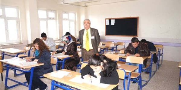 Sarıgöl'de ilk kez açık öğretim lisesi sınavları yapıldı