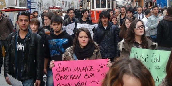 Taksim'de grdklerine sarldlar