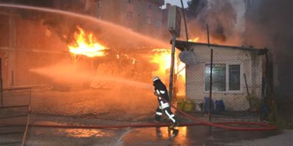 Bolu'da depo yangını
