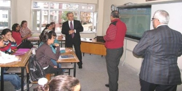 Sakarya Valisi Mustafa Büyük okul ziyaretlerinde bulundu