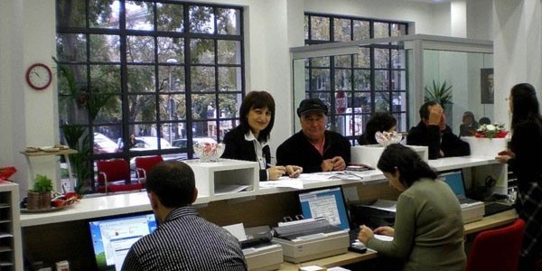 Bankalarda kadın çalışanlar erkekleri geçti