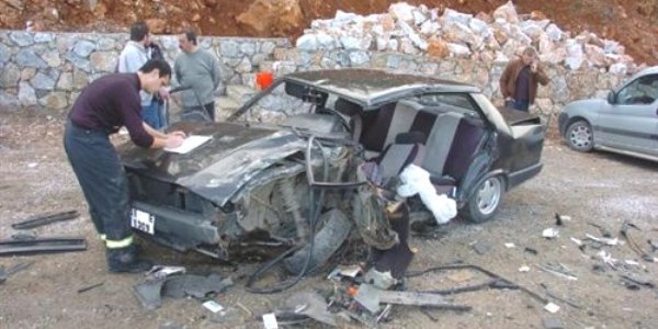 Kartepe yolunda kaza: 4 yaralı