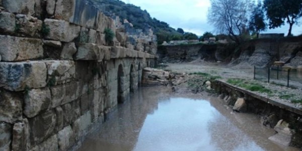 Myra Antik kenti sular altında