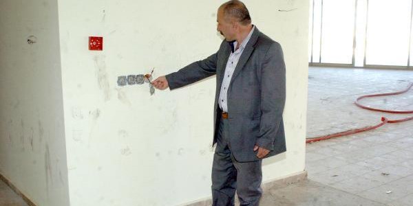 TOKİ'nin yaptığı sosyal tesis kullanılmadan harabe hale geldi