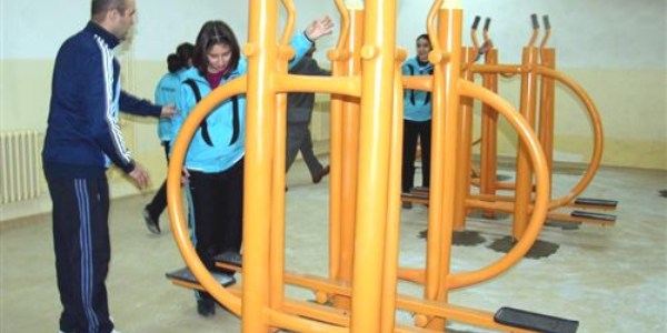 TOKİ Kız Teknik ve Meslek Lisesi'ne kondisyon aletleri konuldu