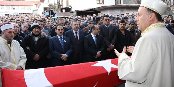 Öldürülen infaz koruma memurları toprağa verildi