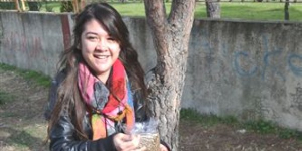 Burhaniye'de sokak hayvanlarına öğrenci eli