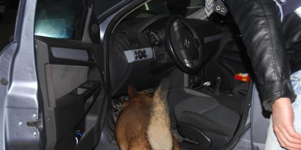 Uzman çavuşun otomobilinden 83 kilo esrar çıktı