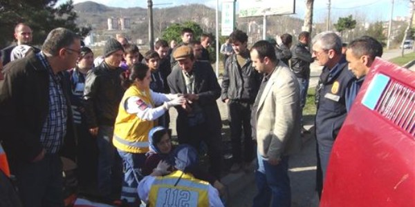 Tedaviye giderken kaza yaptılar: 1 yaralı
