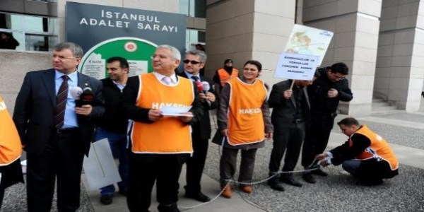 Adliye önünde zincirli eylem