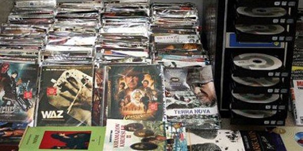 Bakan Günay internetten film indirenleri uyardı!
