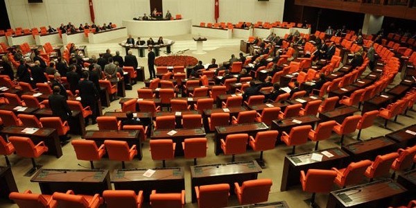 'Ana dilde savunma' genel kurulda kabul edilerek, yasalaştı