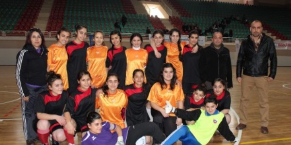 Kızlarda şampiyon yeni Diyarbakır Lisesi