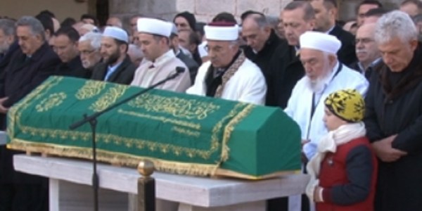 Erdoğan dayısı için gözyaşı döktü