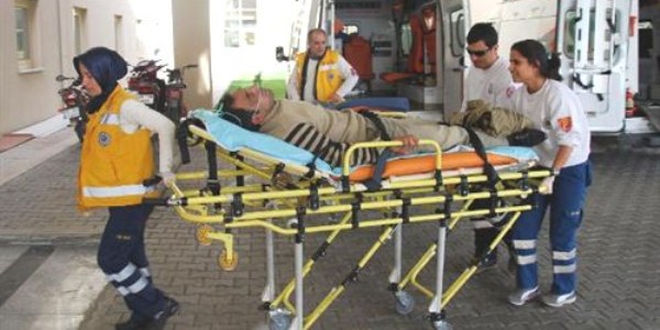 Arı sokan çiftçi ölümden döndü