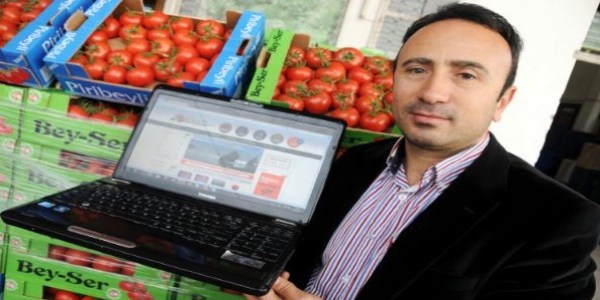 Yılda 20 bin liraya serada çalışacak aile aranıyor
