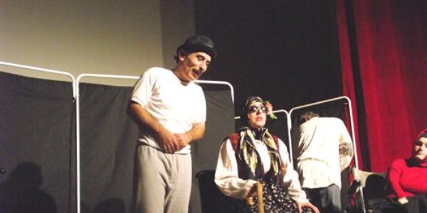Bafra Engelliler Tiyatro Grubu güldürdü