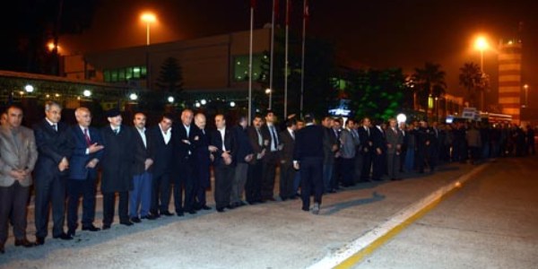 Bakan tebrik kuyruğu!
