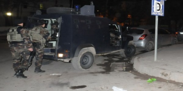 Batman'da polis karakoluna ses bombası atıldı