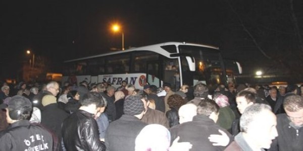 Öğrenciler ve öğretmenler Umre'ye uğurlandı