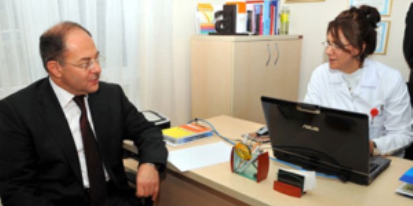 Aile hekimine şiddet uygulayan hastanın kaydı silinecek