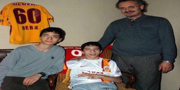 Spastik engelli gencin ilginç yeteneği