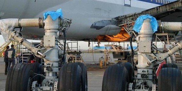 Mudanya'da uçak lastikleri karaya vurdu
