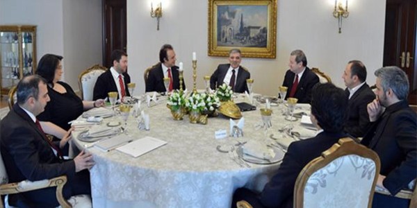Gül, sosyal medyanın önemli isimlerini Köşk'te ağırladı