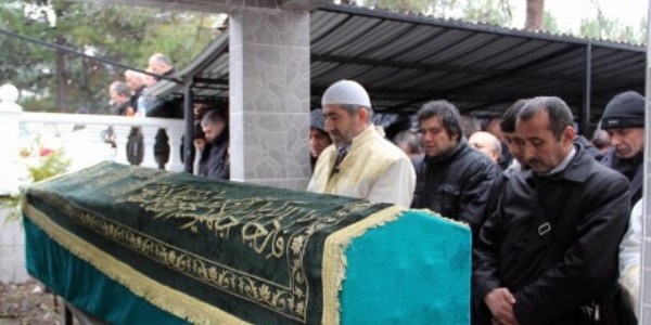 İntihar eden müteahhit toprağa verildi