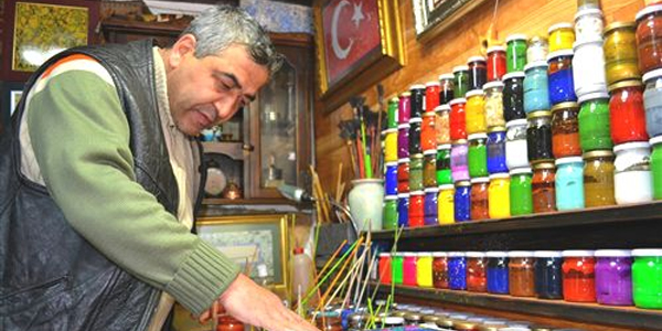 Bodrum katını Sanat Atölyesi'ne dönüştürdü